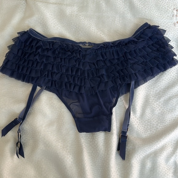 Gorgeous Victoria’s Secret garter belt with sequins in front - Picture 2 of 3